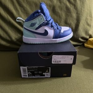 Jordan 1 mid